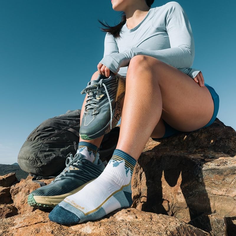 Darn Tough Vermont Women's Hiker Quarter Midweight Cushion Socks - Mountain White, Medium