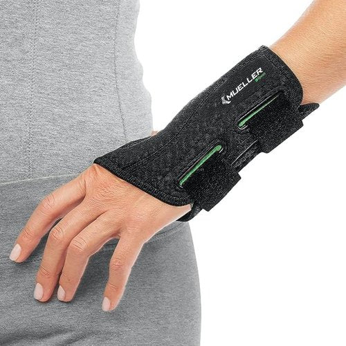 MUELLER Sports Medicine Green Fitted Wrist Brace for Men and Women, Wrist Pain Relief Support, Ideal for Carpal Tunnel, Tendonitis, Arthritis, Right Hand, Black, Small/Medium