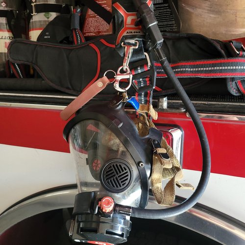 WorkingFire Firefighter Quick Release Shackle with Leather Handle for SCBA MASK Marine Grade Stainless Steel Fixed Snap Shackle Lanyard
