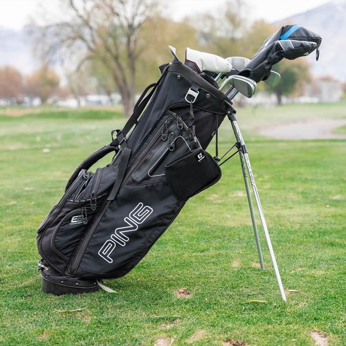 Club Scrub Mini, Golf Club and Golf Ball Cleaning Bag, Waterproof Clean Face Technology Liner, Detachable Clip, Machine Washable, Cleans Club Grooves, Dry Exterior (Black)