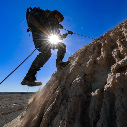 SOB Rescue Figure 8 Descender Belaying 40KN Bent Ear Belay Device Rock Climbing Rappelling Gear Aluminum Magnesium Alloy