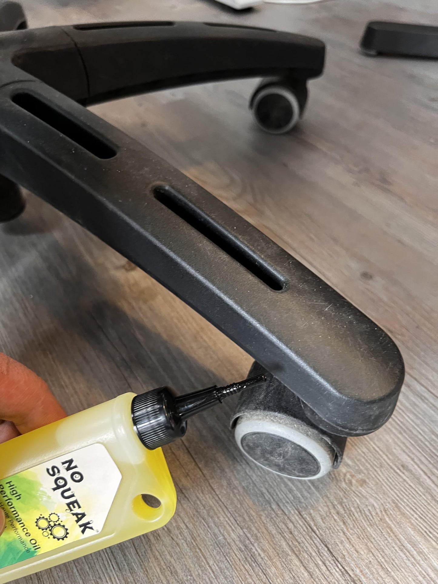 No Squeak 3.4oz High Performance Penetrating Oil – Bike Chain Lubricant, Door Hinge & Lock Lubricant, Rust Remover, Multi-Purpose Non-Toxic Lubricating Oil