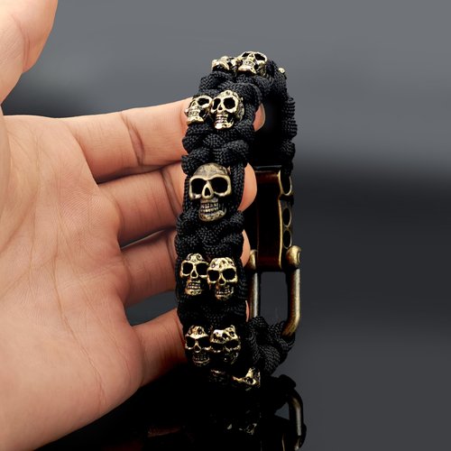 Yuanyora Skull Paracord Bracelet Adjustable Black Survival Bracelet with Skull Charms Secure U-Shackle Closure Gothic Paracord Bracelets for Men(Black)