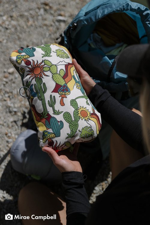 Therm-a-Rest Compressible Cinch Camping and Backpacking Pillow, Regular - 14 x 18 Inch, Desert