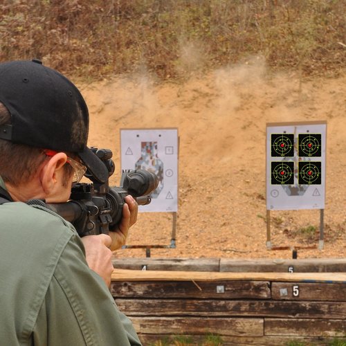 PTPHJEG 200 Pack Shooting Target 4 Inch Bulleye Super Splatter Paper Target and Adhesive Target.Shooting Outdoor and Indoor ranges.Rective for Rifle & Pistol & Airsoft & Air Rifle