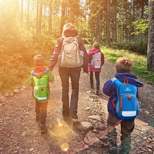 Nepest Kids Hydration Backpack, Mini Water Backpack with 1.5L Water Bladder for Hiking Cycling Running (Pink)