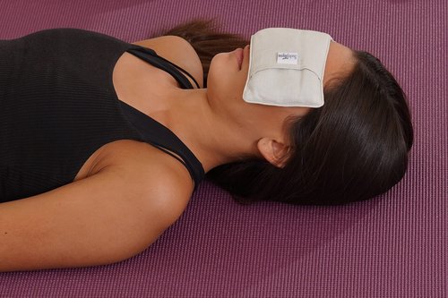 Sacksy Thyme Organic Linen Eye Pillow - Lavender & Flaxseed for Relaxation, Yoga, Stress Relief - Microwavable Heating Pad & Cool Compress - Made in USA - Gifts for Meditation - (Lavender)