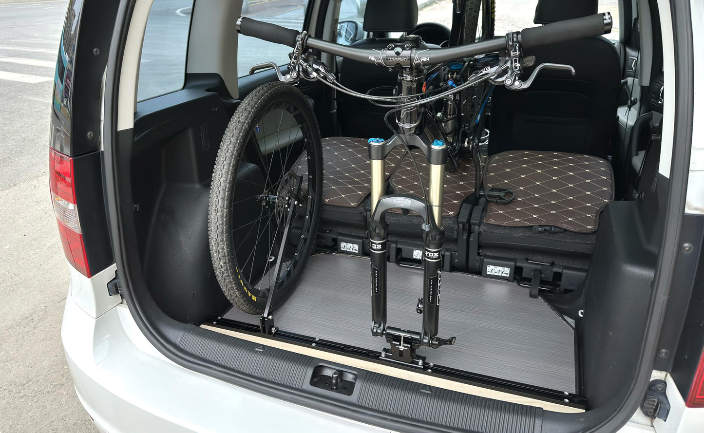 ODIER Thru Axle Bike Fork Mount Quick and Secure Mount for SUV Van and Camper