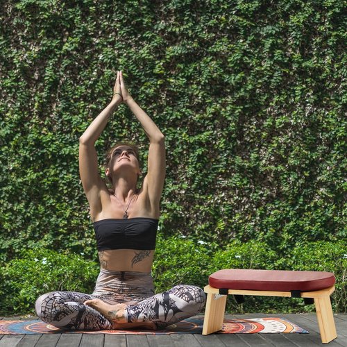 Beeveer Folding Meditation Bench with Leather Cushion Bamboo Stool Comfortable Prayer Seat Seiza Meditation Chair for Yoga, Travel, Pray, Zen Practice Stool