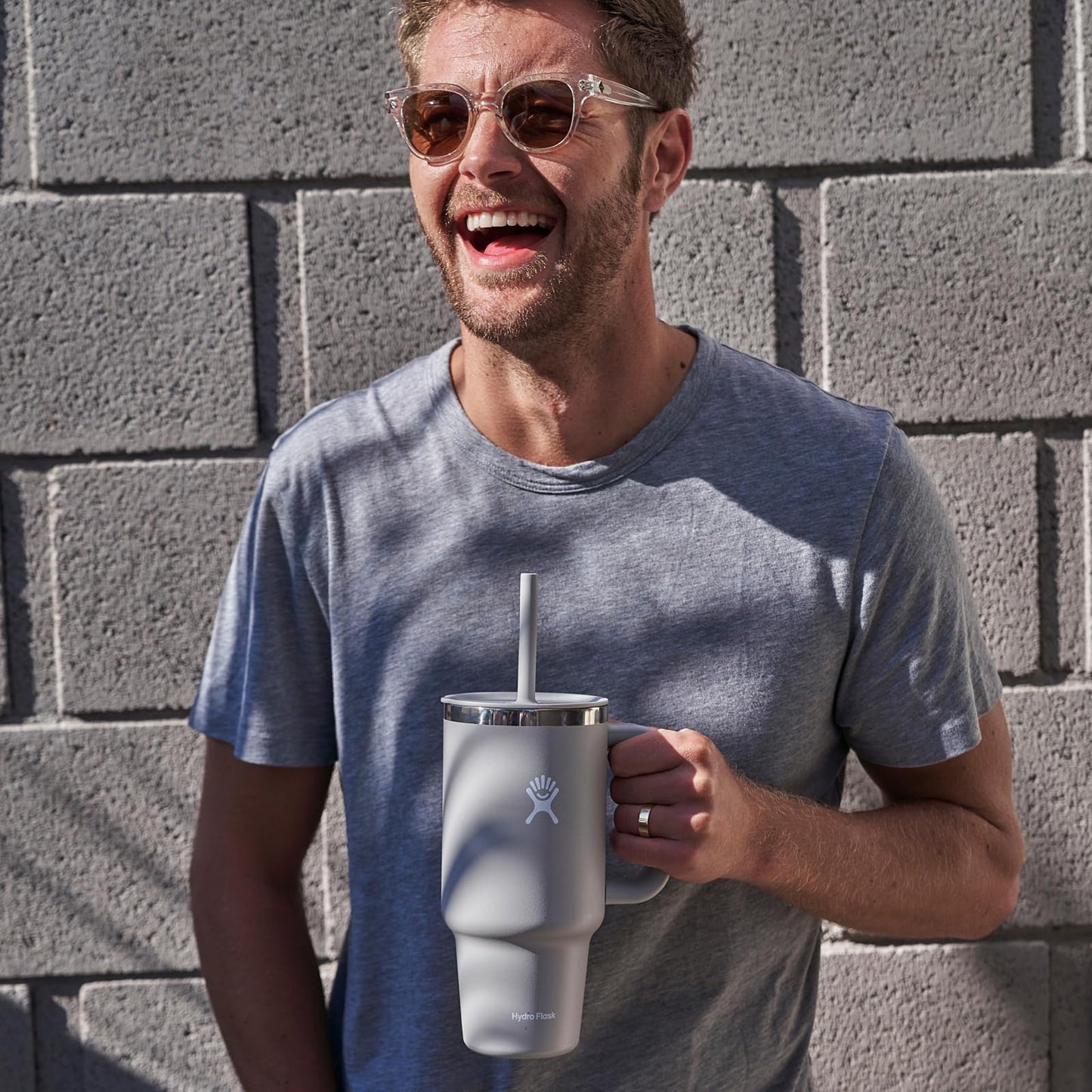 Hydro Flask 40 Oz Travel Tumbler with Handle, Lid and Straw - Insulated Stainless Steel in Black
