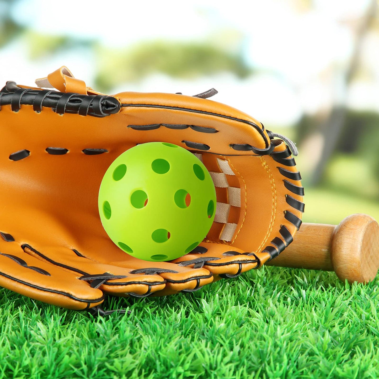 Coopay 14 Pack Baseball Practice Balls Plastic Training Balls Lightweight Hollow Softballs for Hitting, Baseball Training Indoor Outdoor Use (Green)
