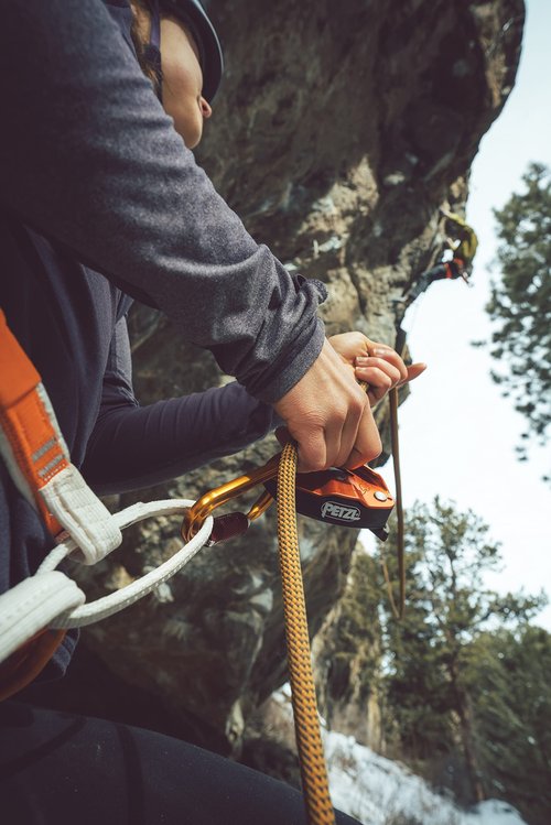 Petzl GRIGRI Belay Device - Belay Device with Cam-Assisted Blocking for Sport, Trad, and Top-Rope Climbing - Blue