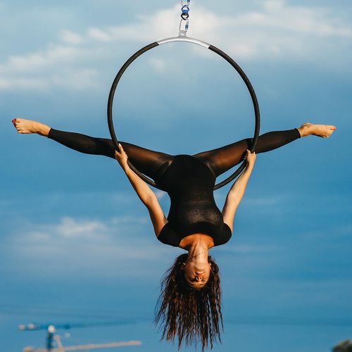 Aum Active Aerial Hoop 90cm/95cm Single Point Lyra Hoop Set, Includes Storage Bag, Carabiners, Swivel, Strop, and Tape for Beginners, Home Practice, and Circus Ring
