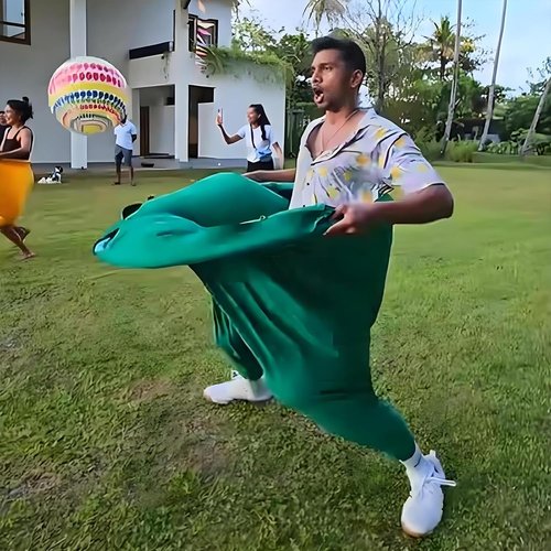 Granny Pants Yard Game, Oversized Granny Pants Outdoor Game for Adults, 2/4/6 Elastic Balls+Pump, Backyard Parties and Field Day