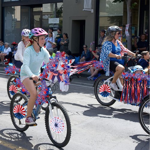 Suncalla 4th of July Bike Decoration Kit Parade Patriotic Red White and Blue Tinsel Garlands Bike Streamers American Bow USA Flags Star Stickers Bicycle Decorations for Independence Day