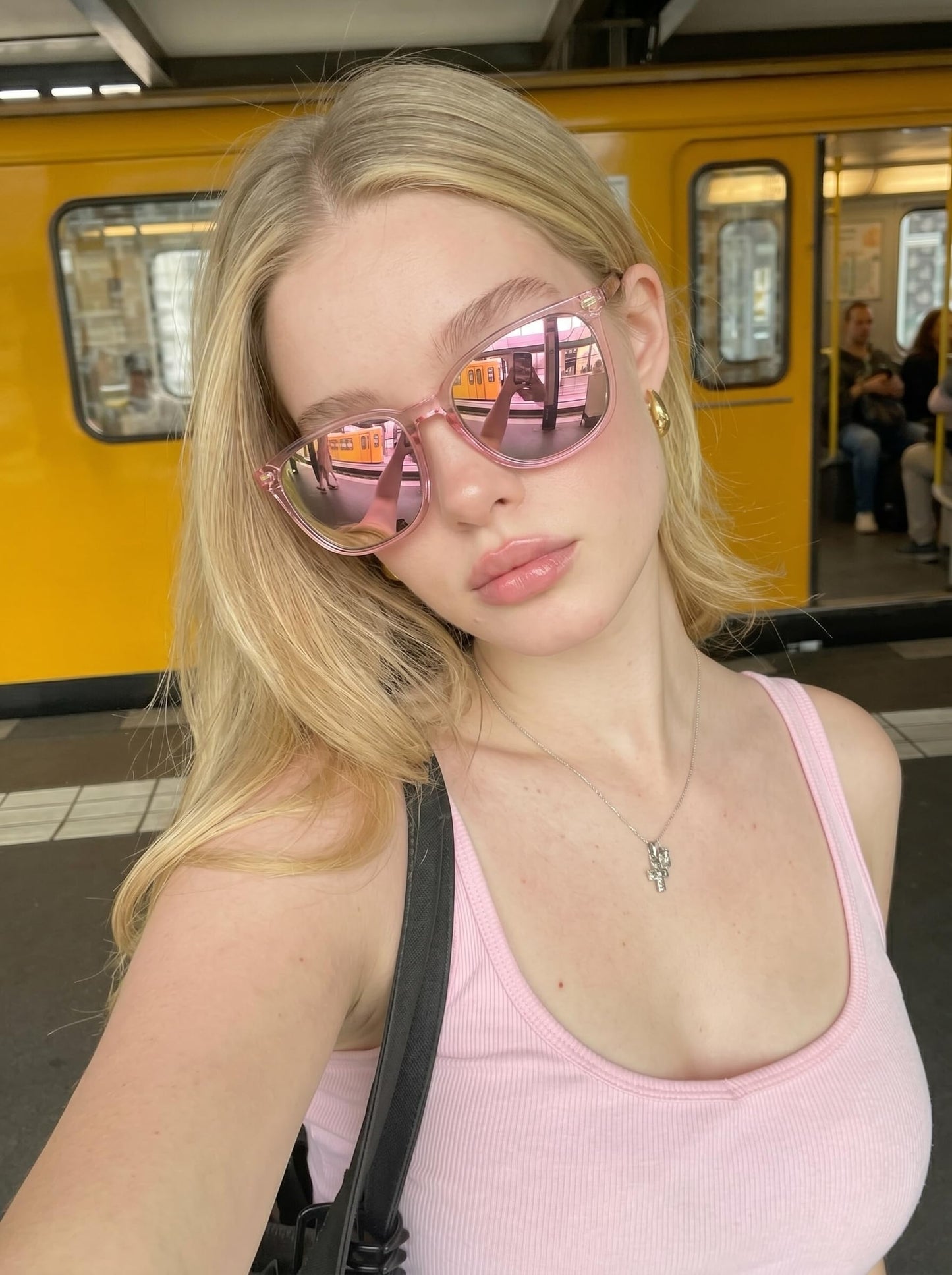 IGnaef Trendy Polarized Sunglasses for Women, Square Mirrored Shades with UV Protection Anti Glare Sun Glasses IF1851