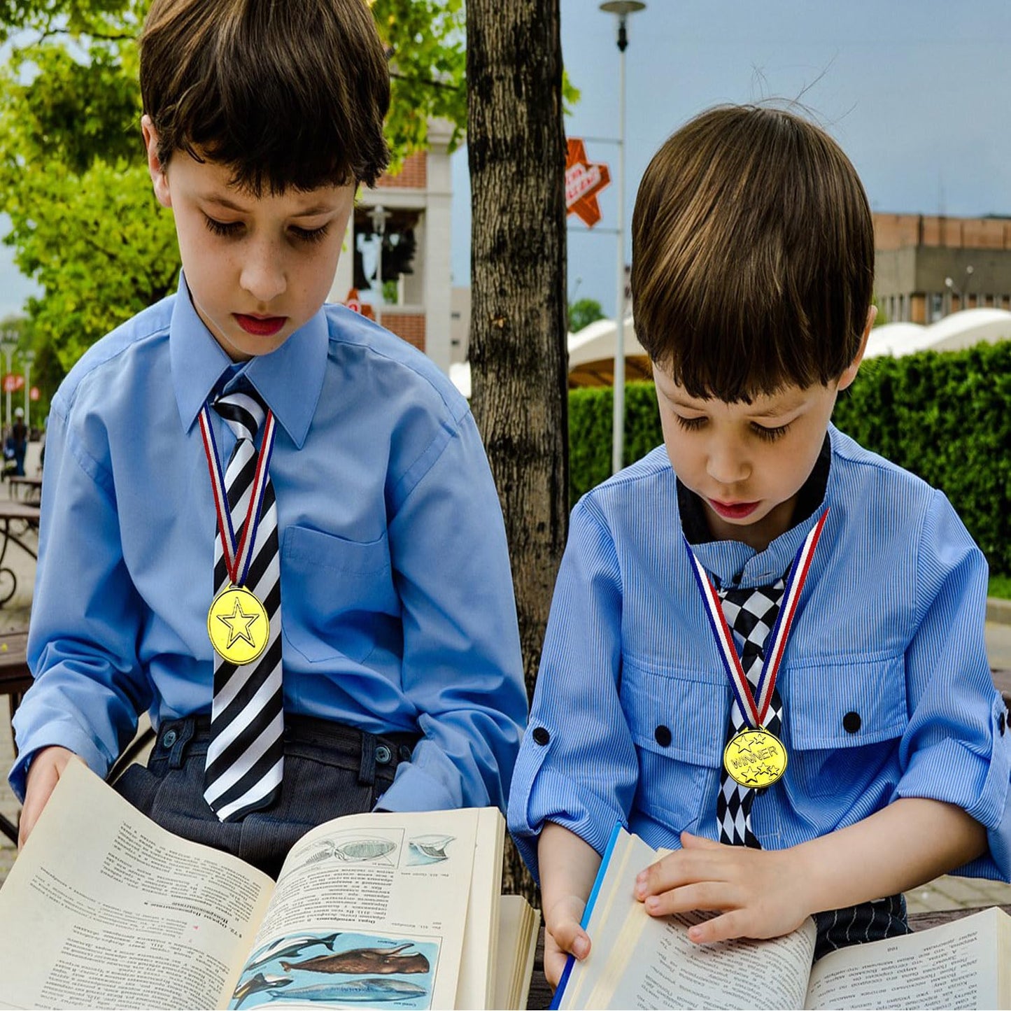 Oisinlas Gold Winner Award Medals for Kids, 100 Pcs Plastic Award Medals for School Sports, Soccer Competitions, Games, Gymnastic, Party Favors, Dress Up or Celebration Souvenir
