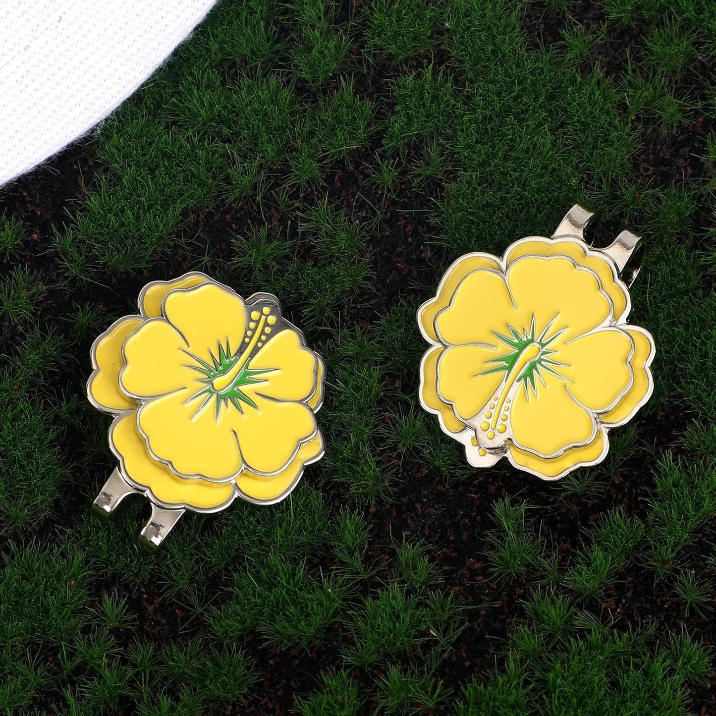 2pcs Magnetic Golf Ball Marker with Hat Clip, Flower Shape Golf Marker Magnet Set Cap Hat or Visor Clip Sports Bag Accessories for Women Men Golfer Friends Gift
