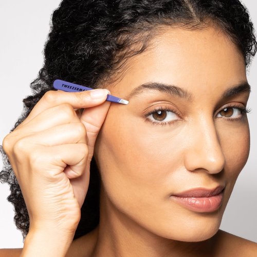 Tweezerman Mini Slant Travel Tweezers For Eyebrows, Travel Tweezers for Eyebrows, Facial Hair, Ingrown Hair (Blooming Lilac)