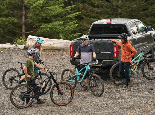 YAKIMA, Gatekeeper Tailgate Pad for Full-Sized Truck Beds, Carries up to 5 Bikes, Black, Medium