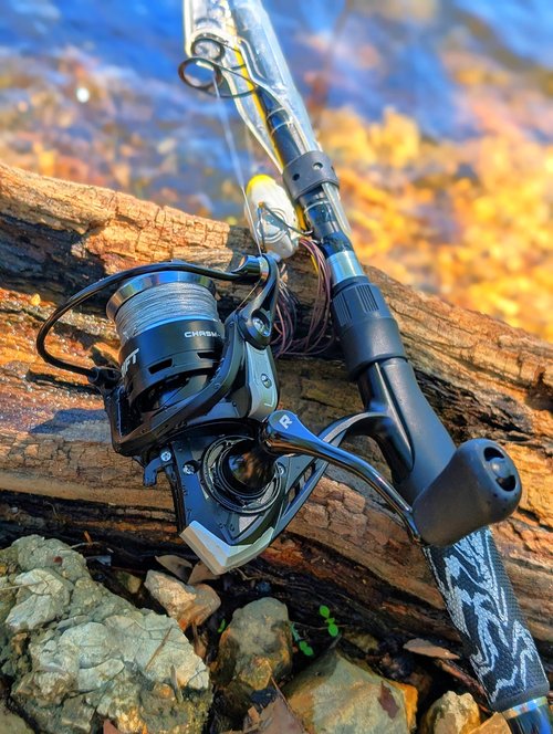 RIFT Chasm Spinning Reel, Carbon Disc Drag System, 5.2:1 Gear Ratio, 7+1 Stainless Steel Ball Bearings, CNC Aluminum Spool, Knurled Spool Center, Ambidextrous (Black/Silver - Without Line, 2000)