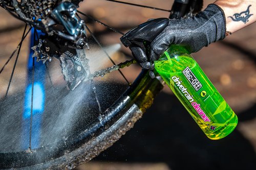 Muc-Off Drivetrain Cleaner, 25.3 fl oz - Effective Bike Chain Cleaner and Bike Chain Degreaser Spray - Bike Cleaner for MTB/Gravel/Road/BMX