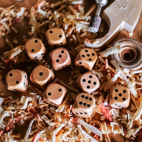 STAHLHAMMERS - 10 Pack Wooden Dice Set - Standard 16mm 6 Sided - Perfect for Board Games and RPGs